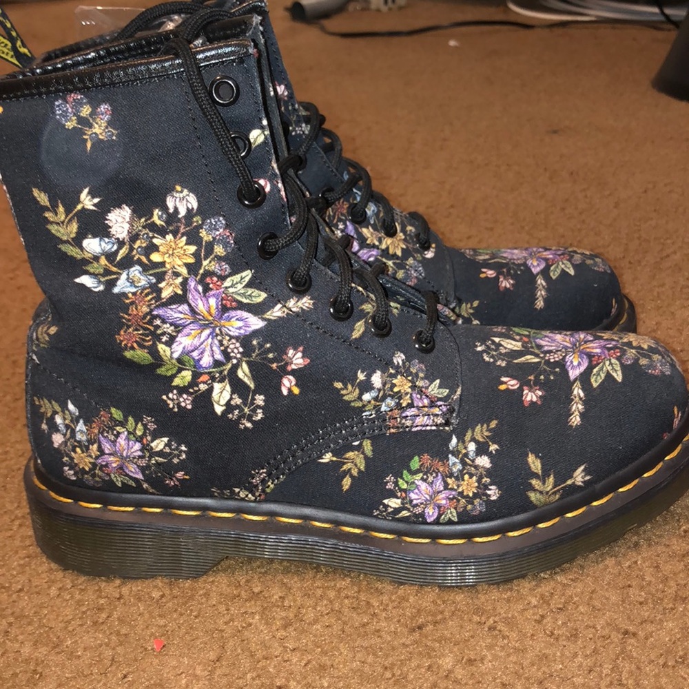 Dr. Martens floral size 8